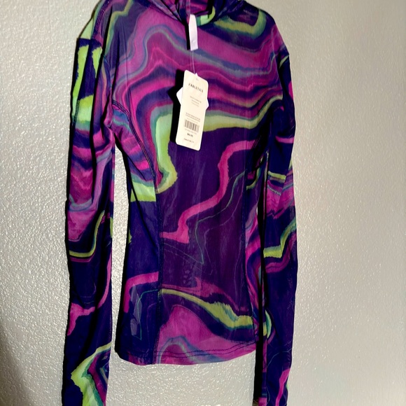 Workout Top - Picture 2 of 3